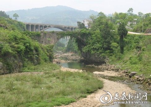 新闻网新化讯(特约记者 邱向明)戴家坡位于新化县吉庆镇的油溪桥村,它